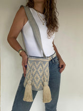 Wayuu Medium Exclusive Design 22 x 21