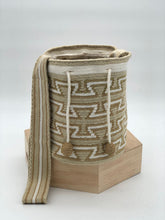 Mediana Con Detalles En Seda 22 x 21