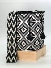 Wayuu man design 29x29