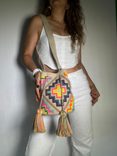 Wayuu Medium 22 x 21
