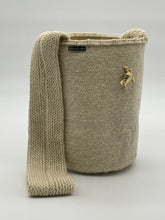 Exclusive Prendedor Unicolor Beige Pequeña 22 x 18