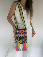 Wayuu Medium Exclusive Design 22 x 21