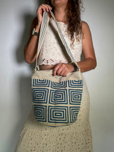Bolso De Mano y Cargadera 29 x 29 con Cremallera