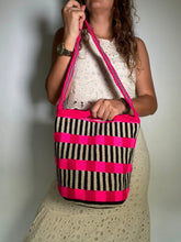 Bolso De Mano y Cargadera 29 x 29 con Cremallera