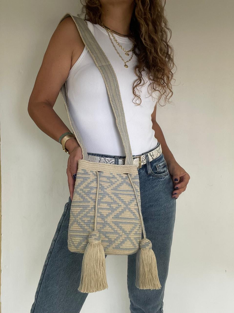 Wayuu Medium Exclusive Design 22 x 21