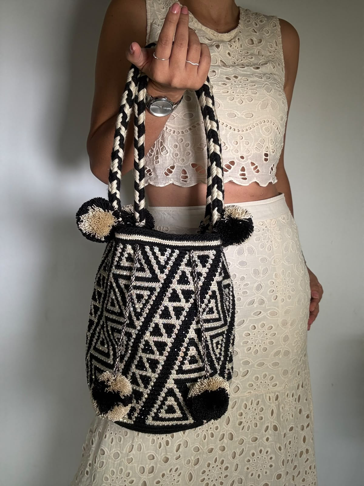 Bolso Wayuú Trenza Borla Pedrería 29 x 29
