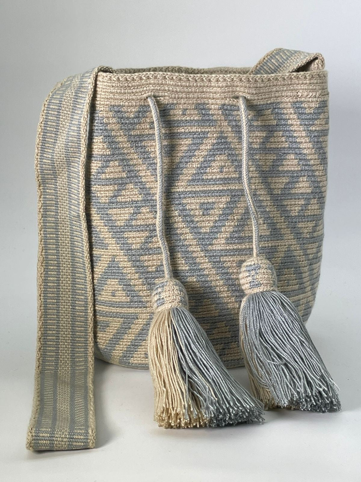 Wayuu Medium Exclusive Design 22 x 21