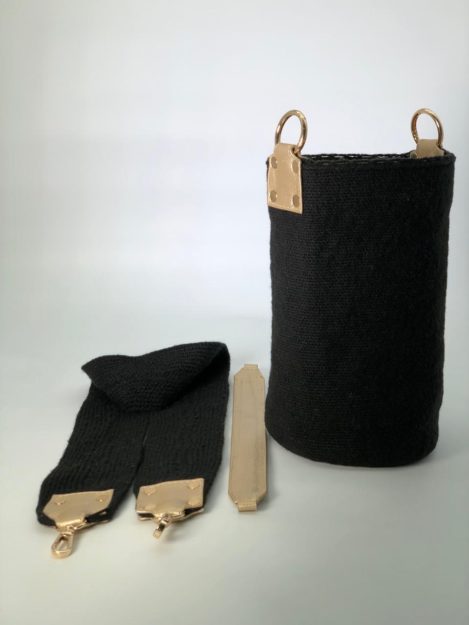 Lana Premium Exclusive Unicolor Negra Mediana