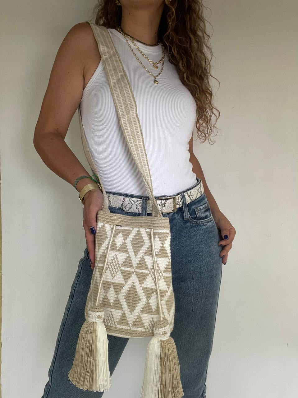 Wayuu Medium Exclusive Design 22 x 21