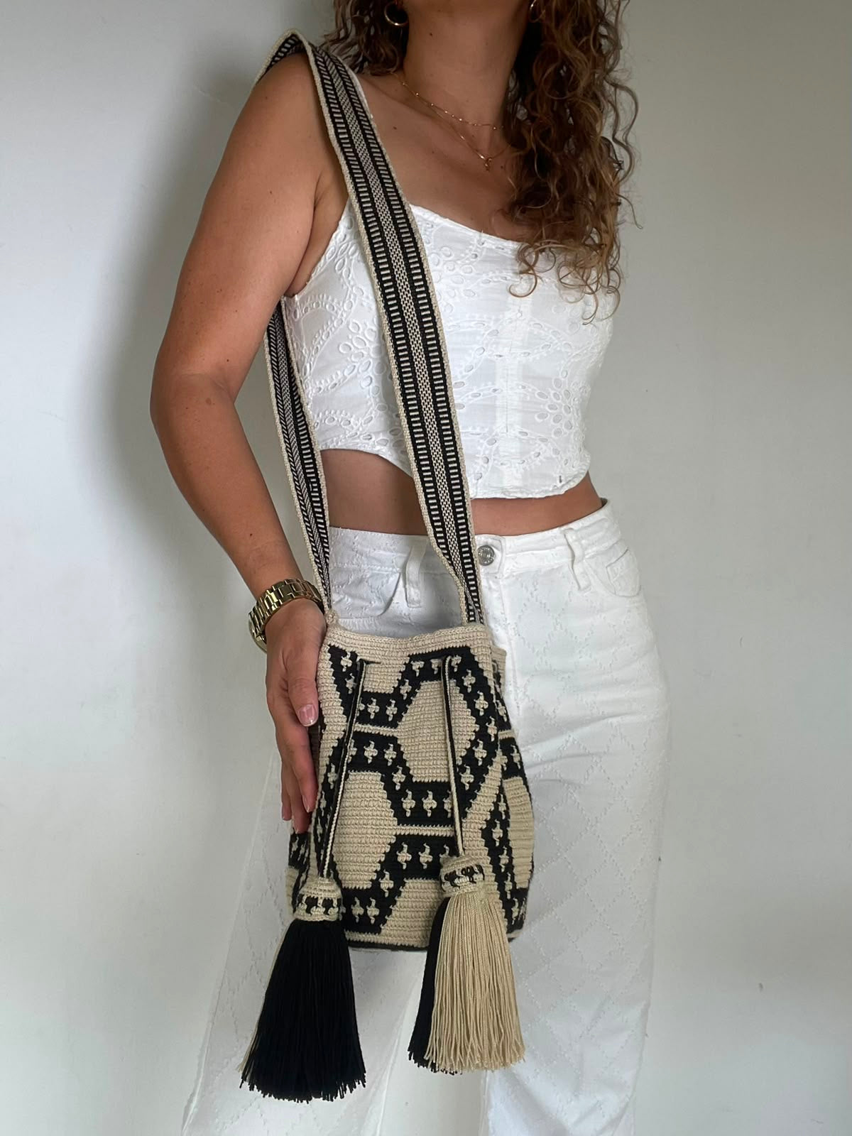 Wayuu Medium Exclusive Design 22 x 21