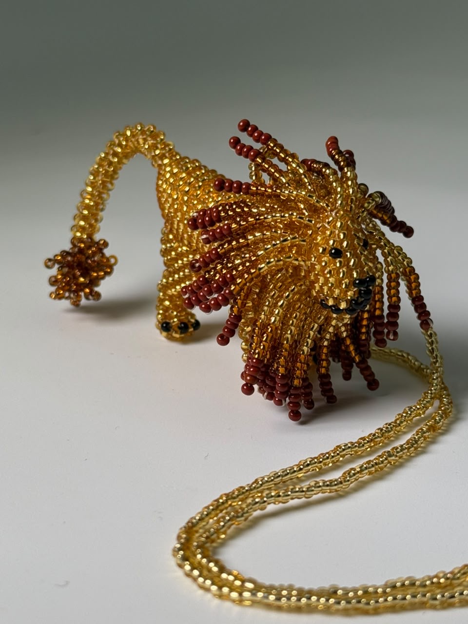 Collar León Mostacilla