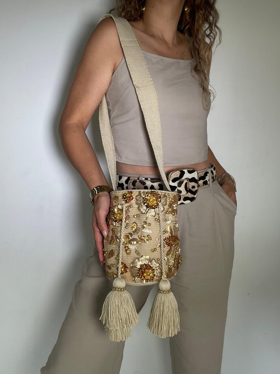 Medium Wayuu embroidery 22 x 22