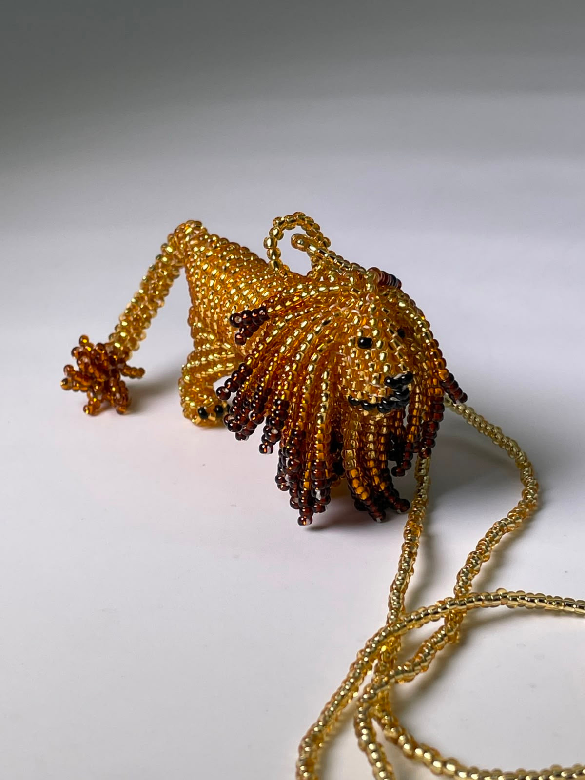 Collar León Mostacilla