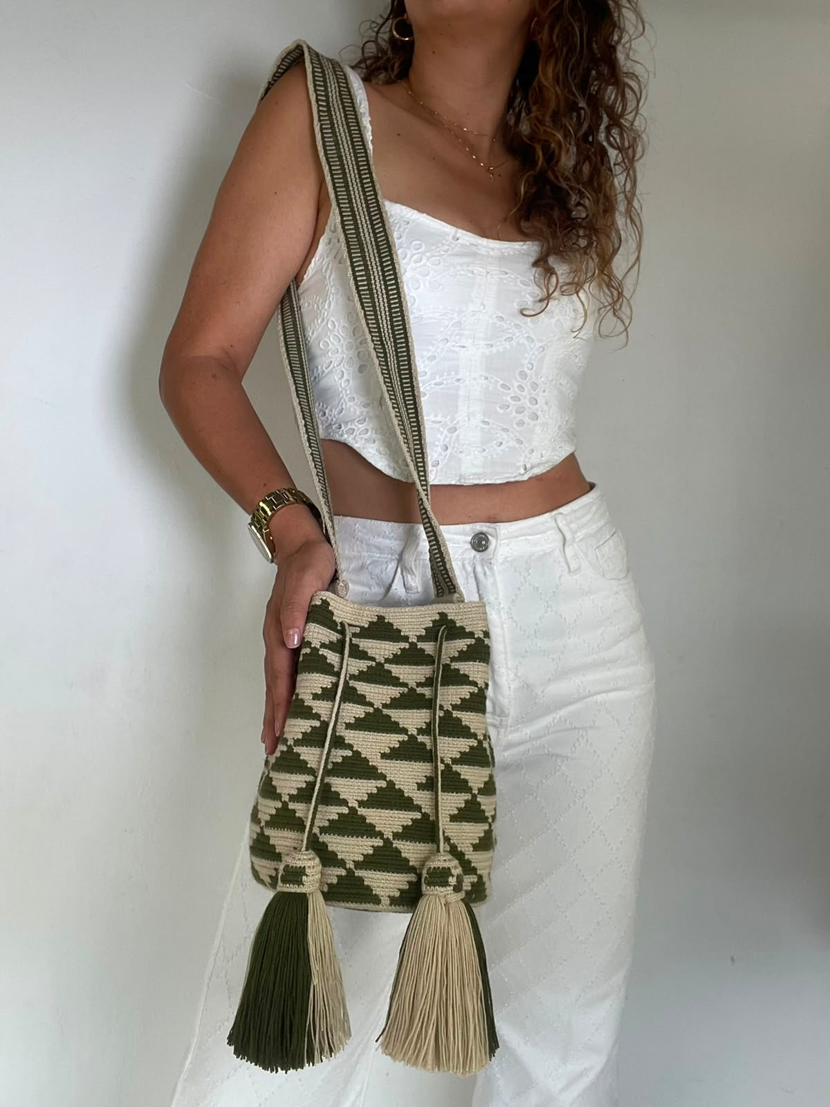 Wayuu Medium Exclusive Design 22 x 21