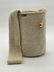 Exclusive Prendedor Unicolor Beige Pequeña 22 x 18