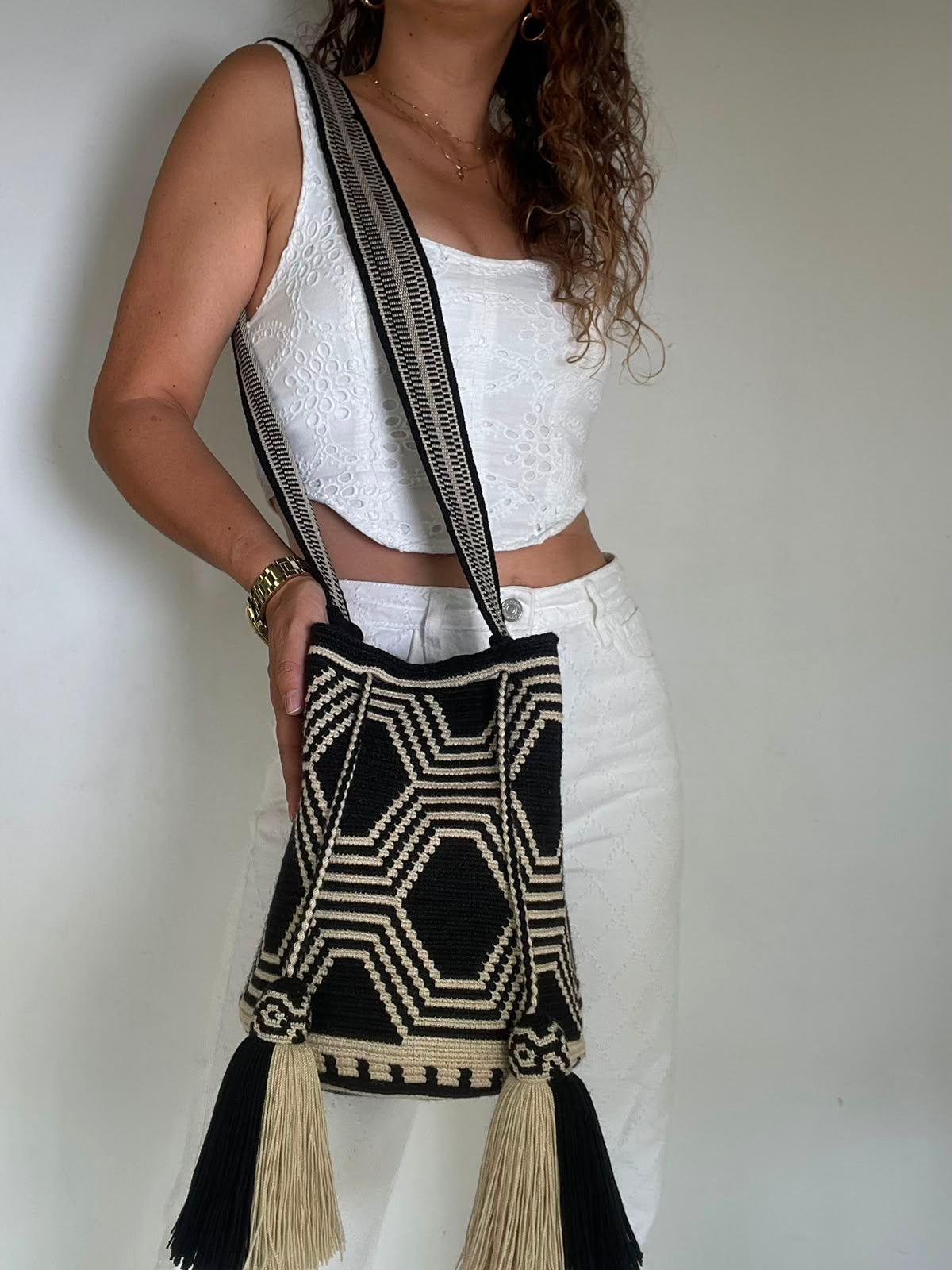 Wayuu Medium Exclusive Design 22 x 21