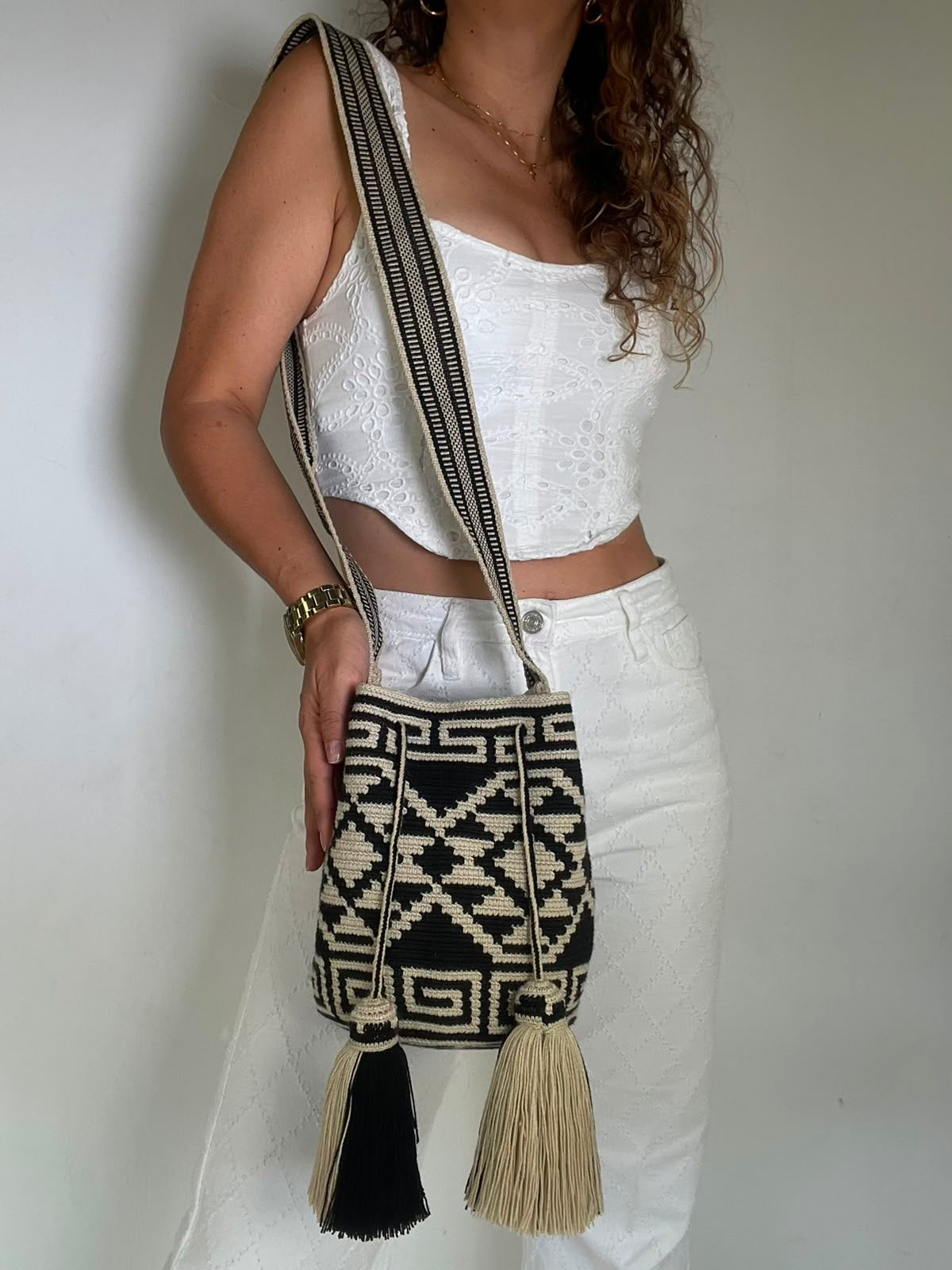 Wayuu Medium Exclusive Design 22 x 21