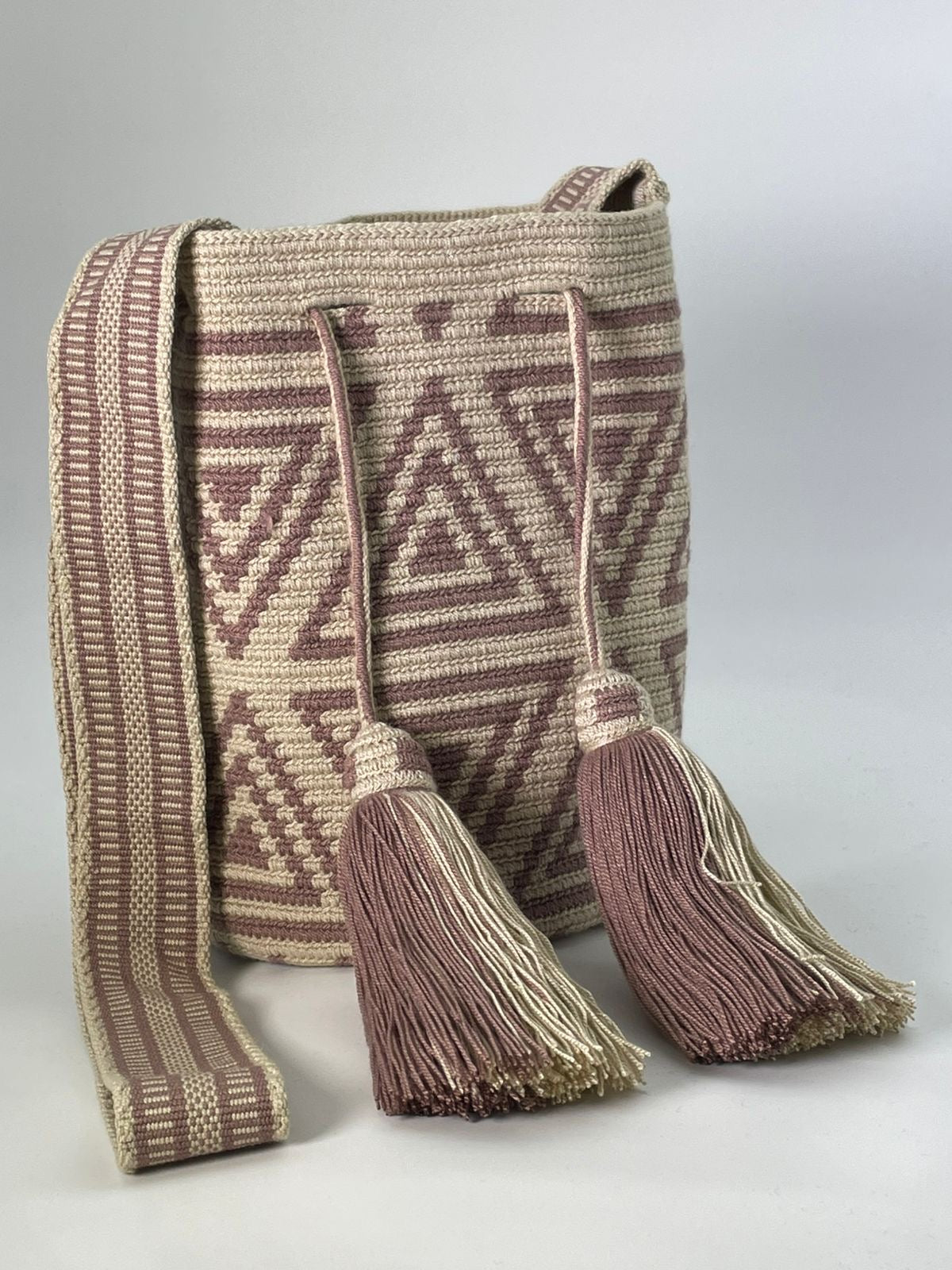 Wayuu Medium Exclusive Design 22 x 21