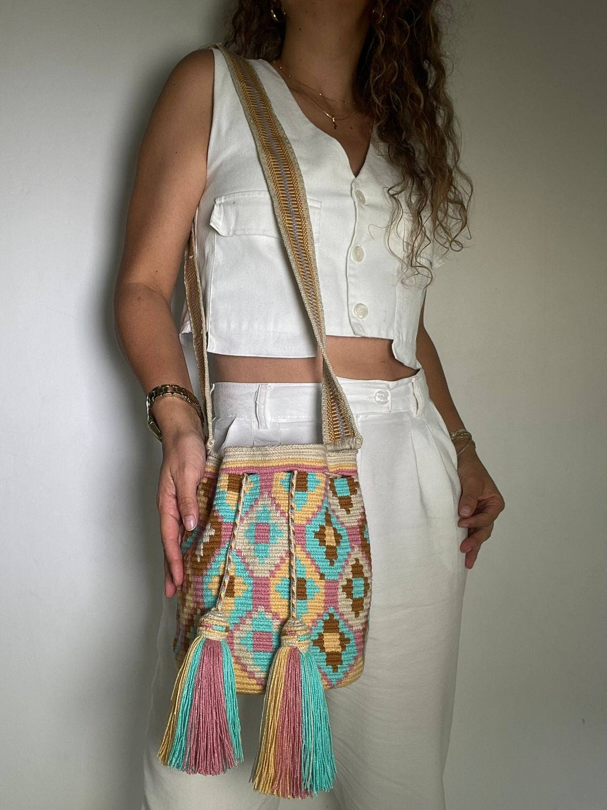 Wayuu Medium Exclusive Design 22 x 21
