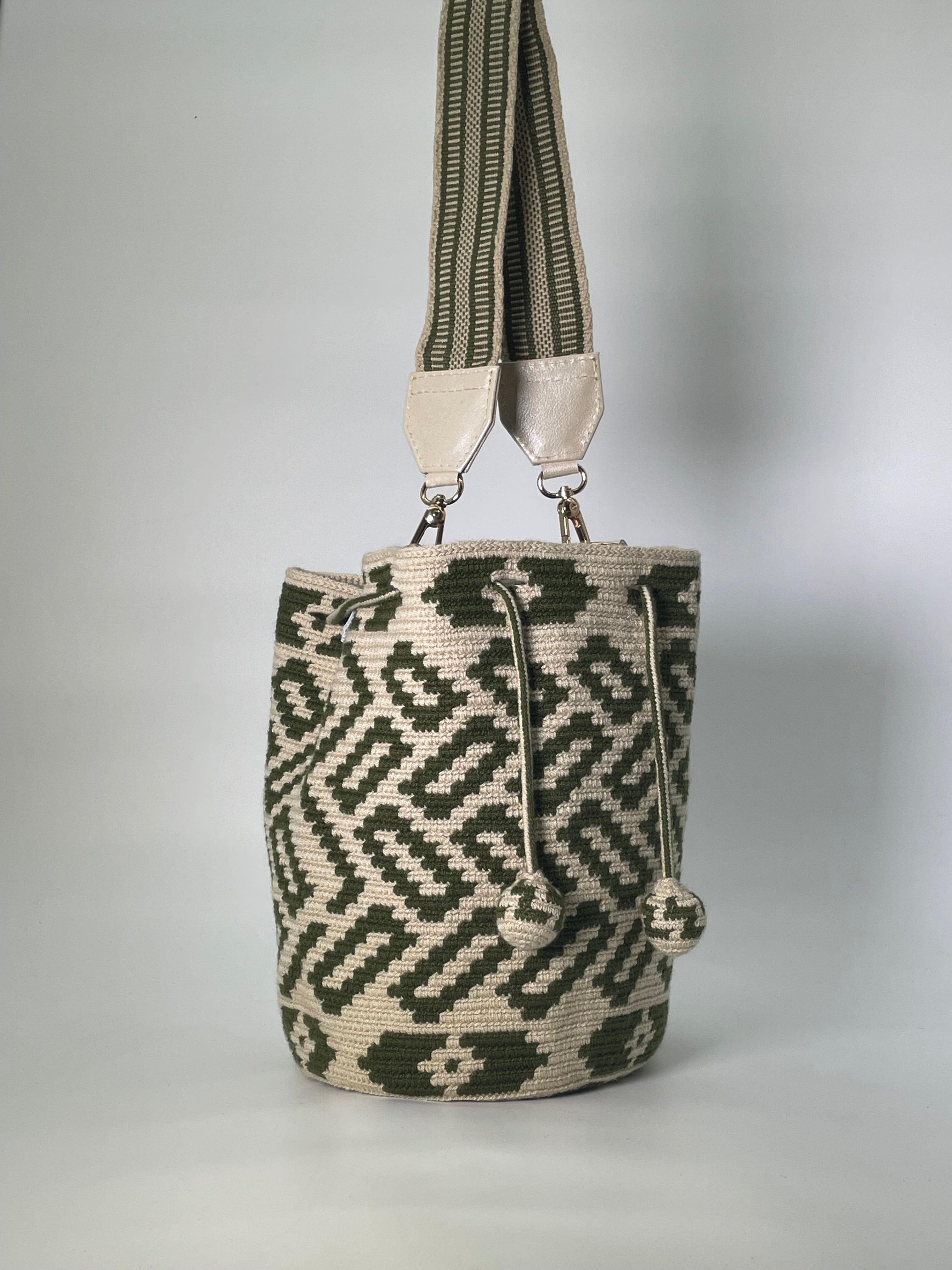 Mochila mediana diseño Gaza exclusive 22x24