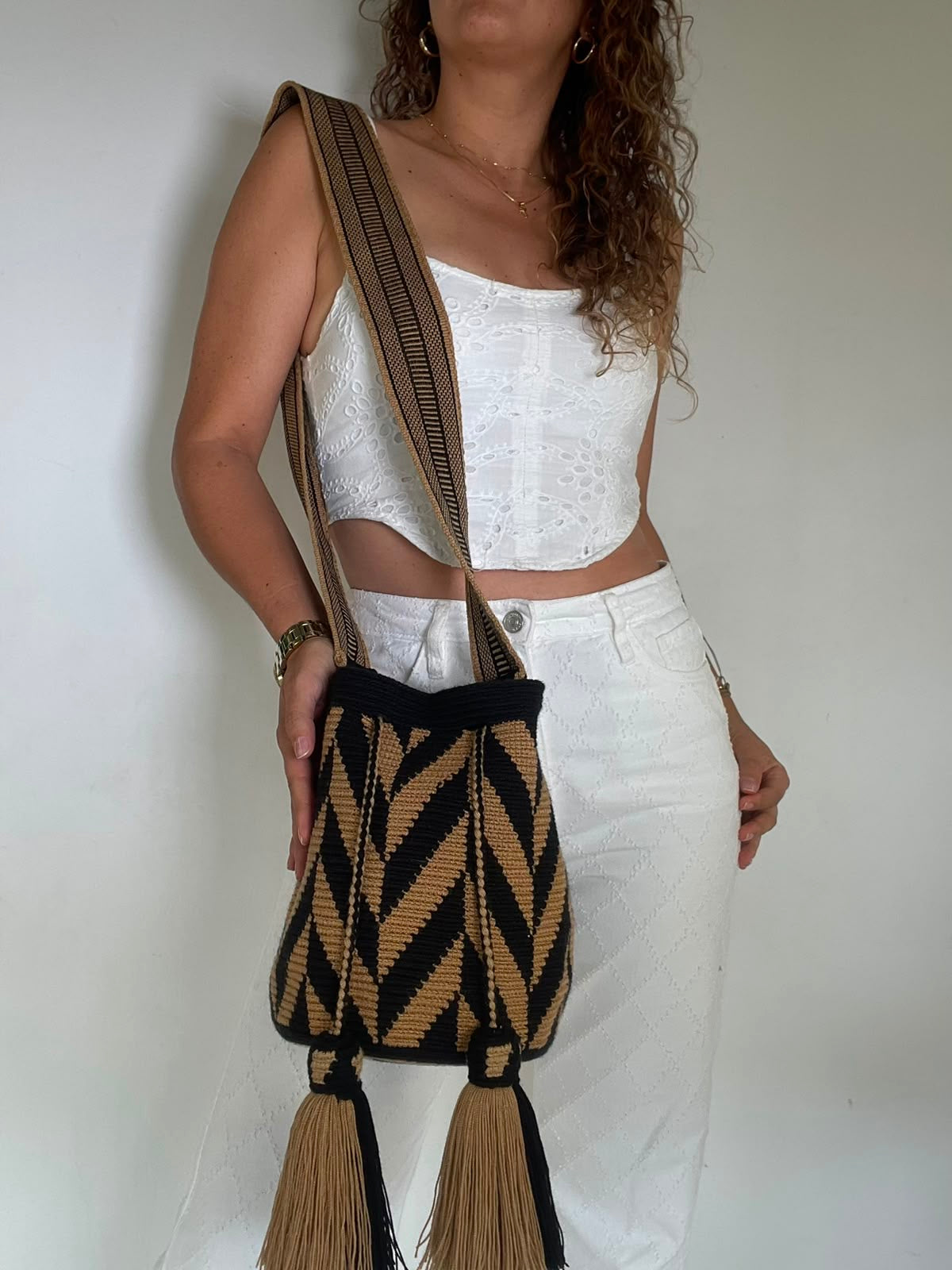 Wayuu Medium Exclusive Design 22 x 21