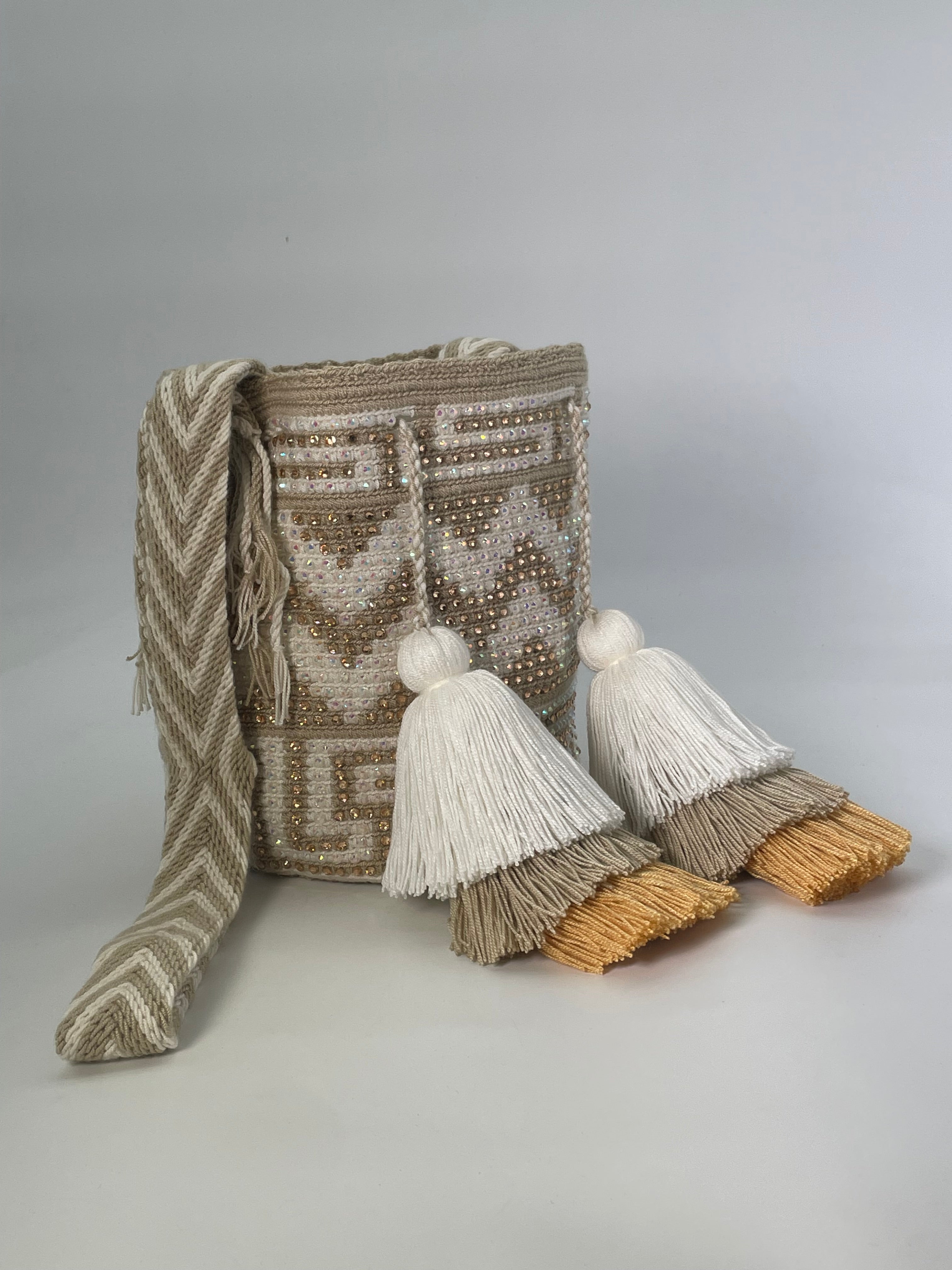 Wayuú Mediana Campanas Pedrería 22 x 21