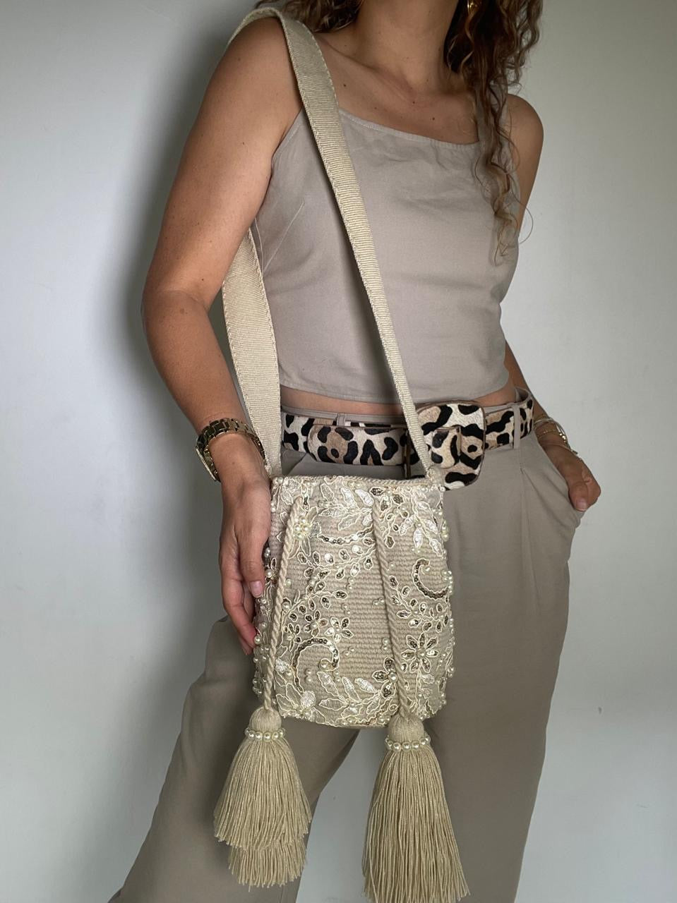 Medium Wayuu embroidery 22 x 22