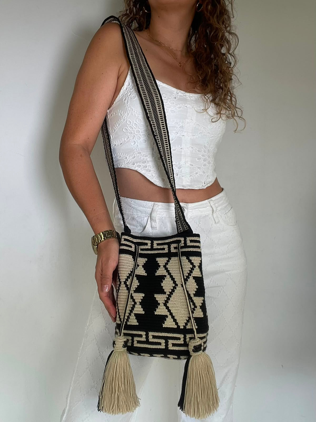 Wayuu Medium Exclusive Design 22 x 21