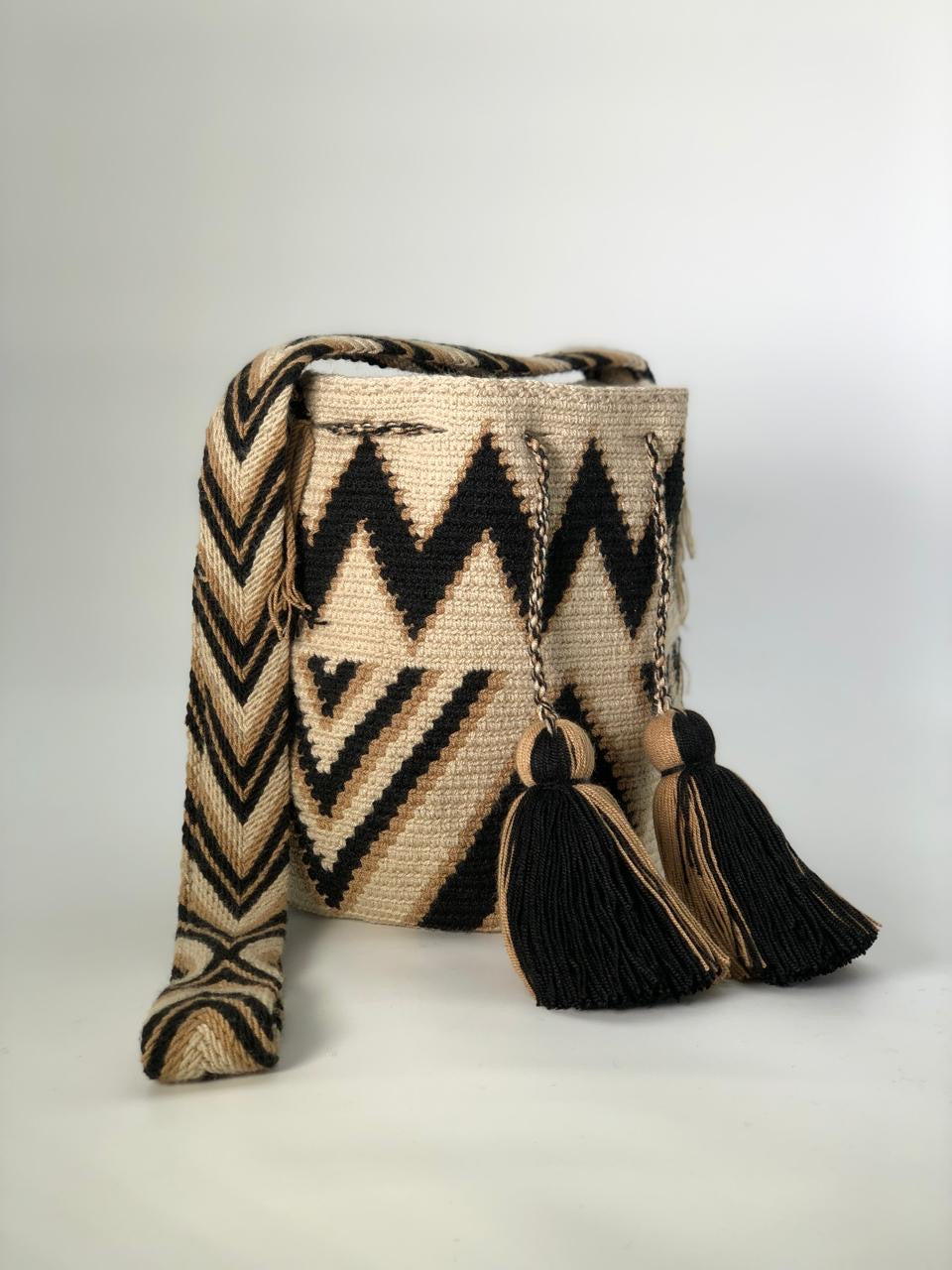 Wayuú Mediana tradicional 22 x 21