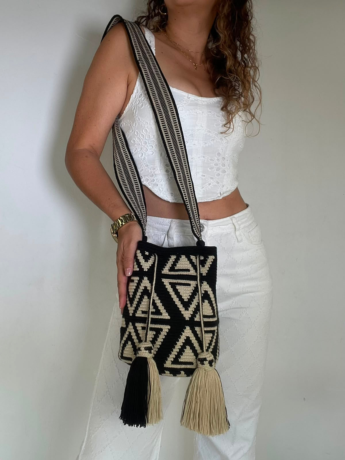 Wayuu Medium Exclusive Design 22 x 21