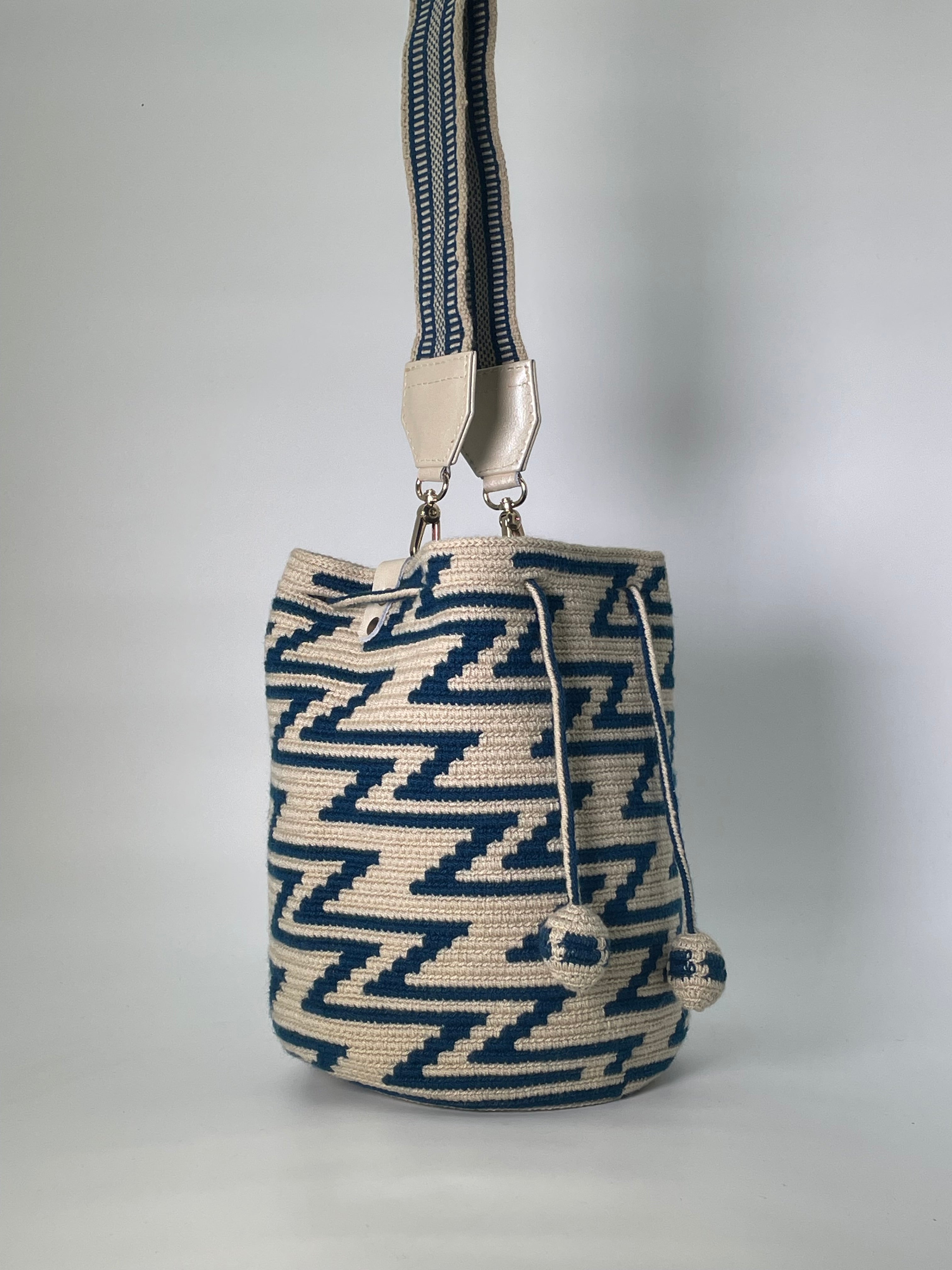 Mochila mediana diseño Gaza exclusive 22x24