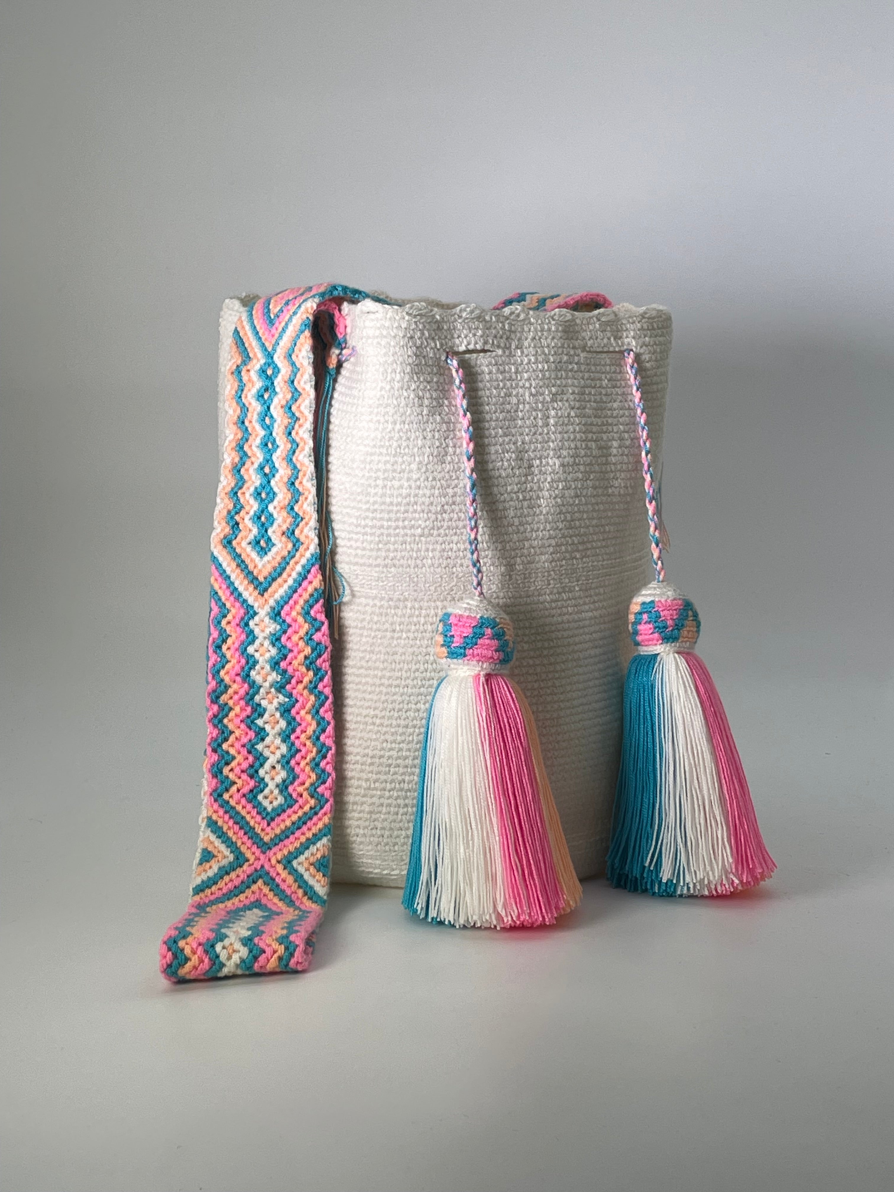 Wayuu Large Solid Color Traditional Macrame Garland 29 x 29