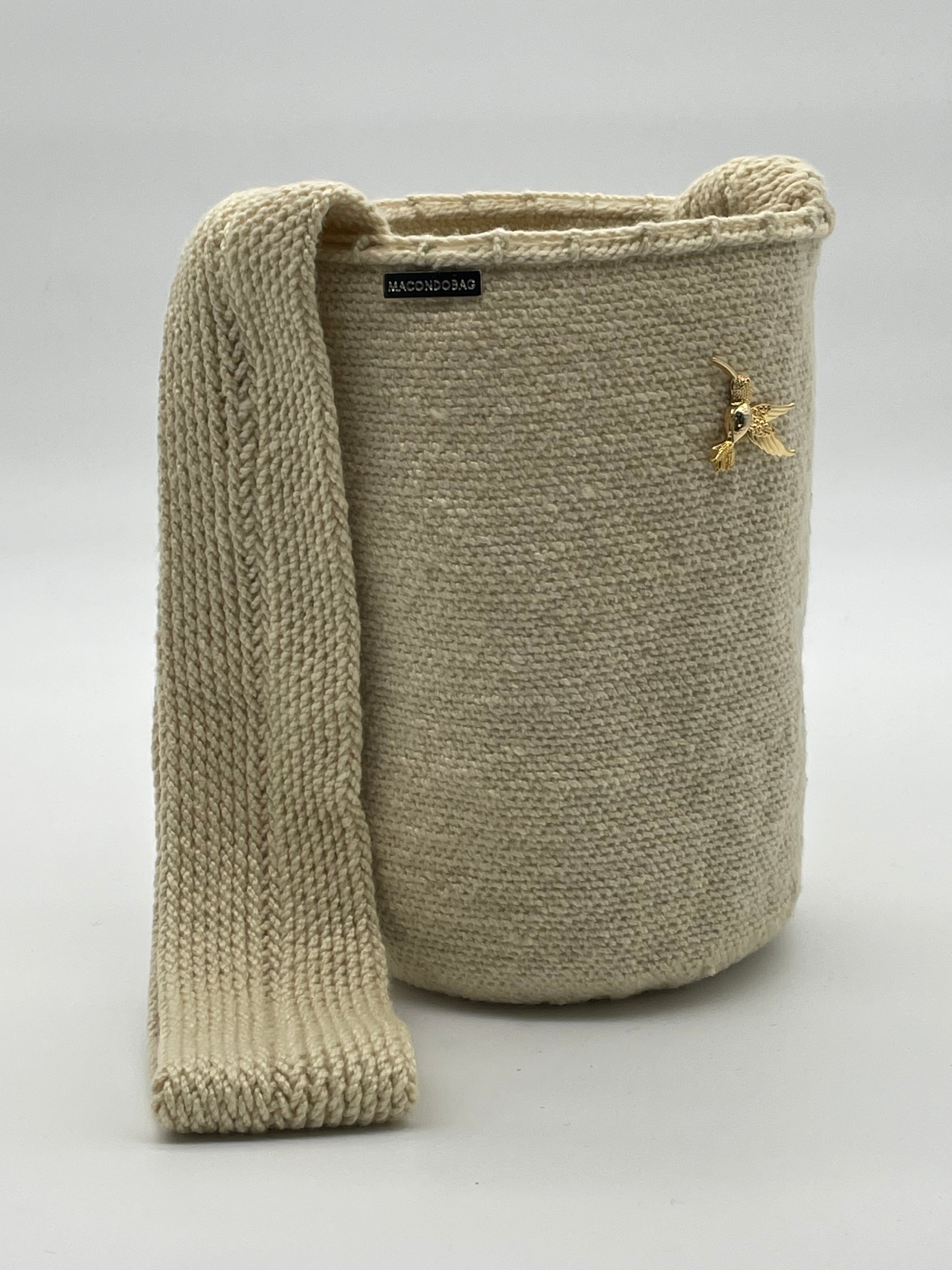 Exclusive Prendedor Unicolor Beige Pequeña 22 x 18