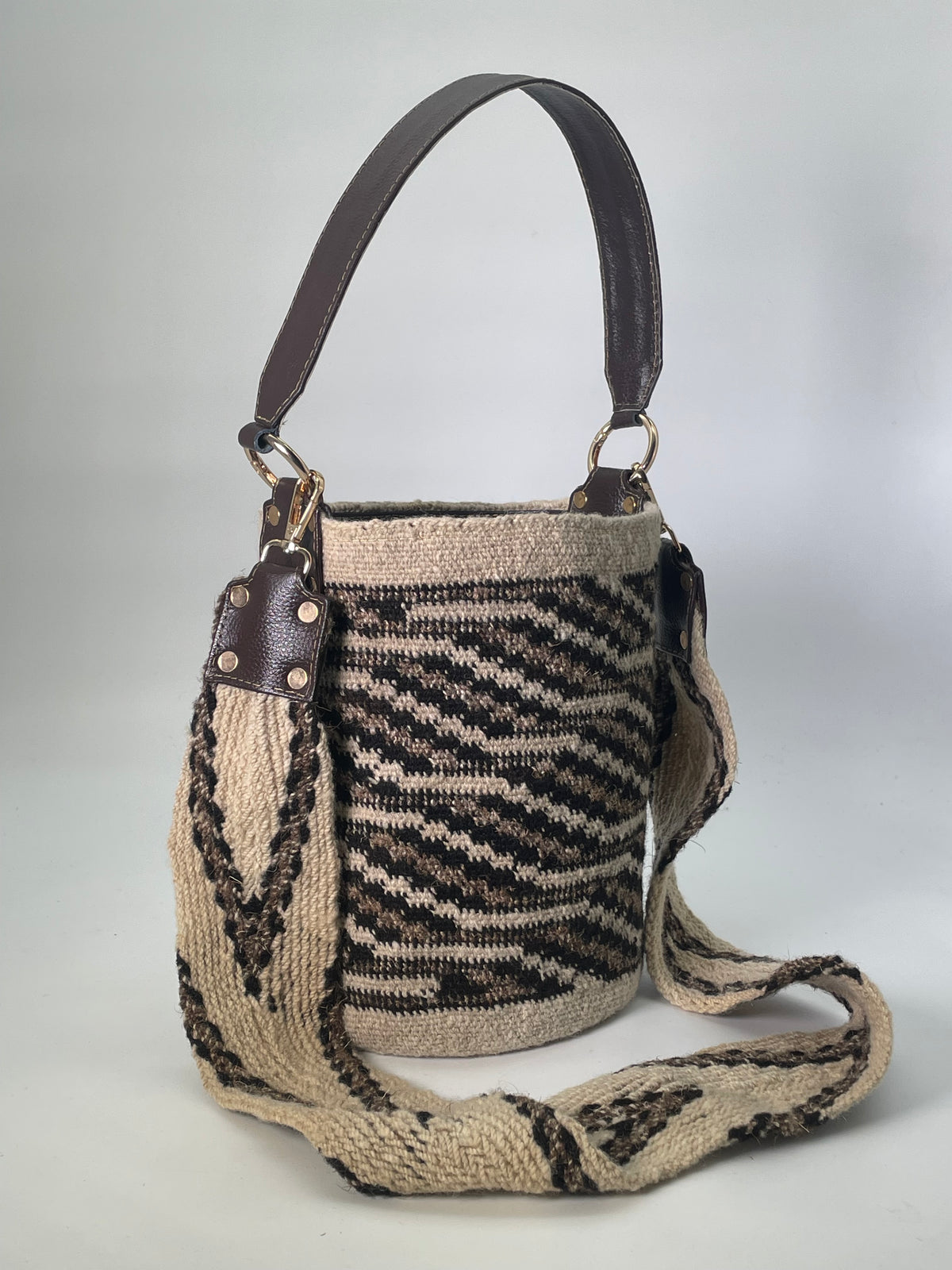 Arhuaca Mediana Premium Cuero 25x25