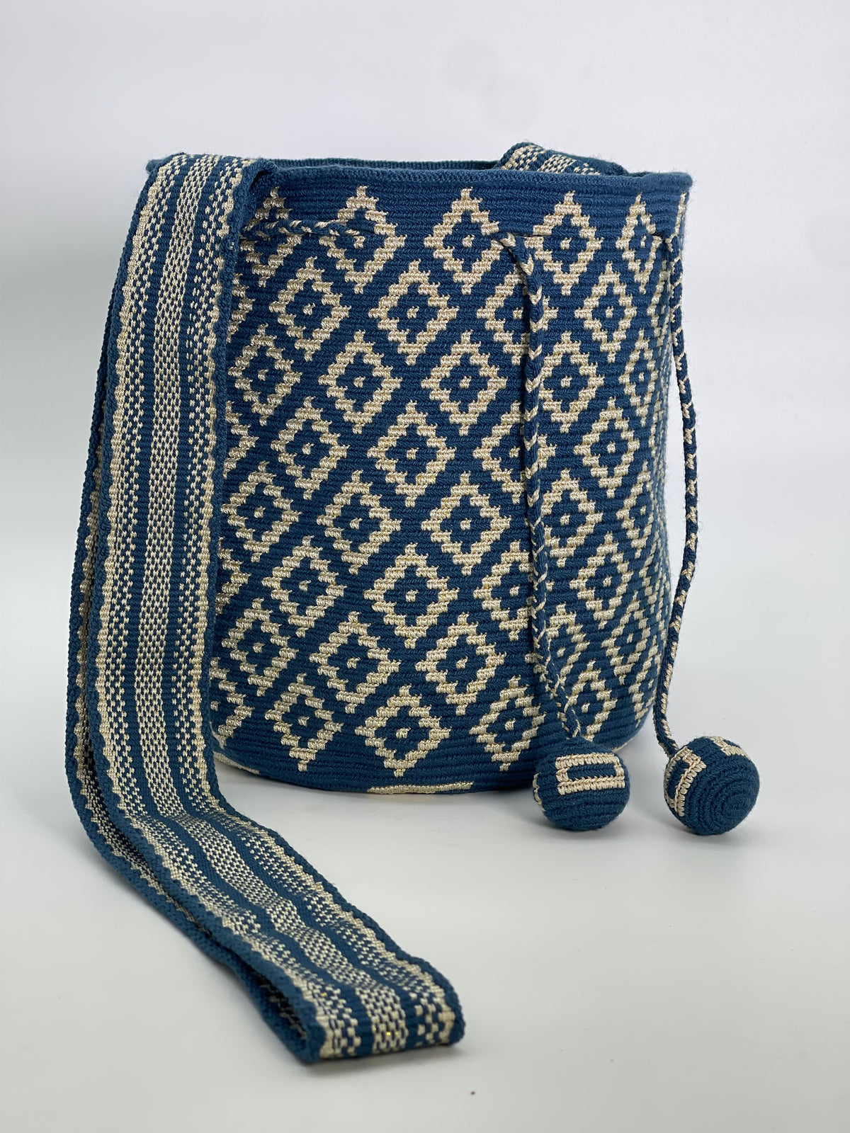 Mediana Hilo De Seda diseño Una Hebra 22 x 21