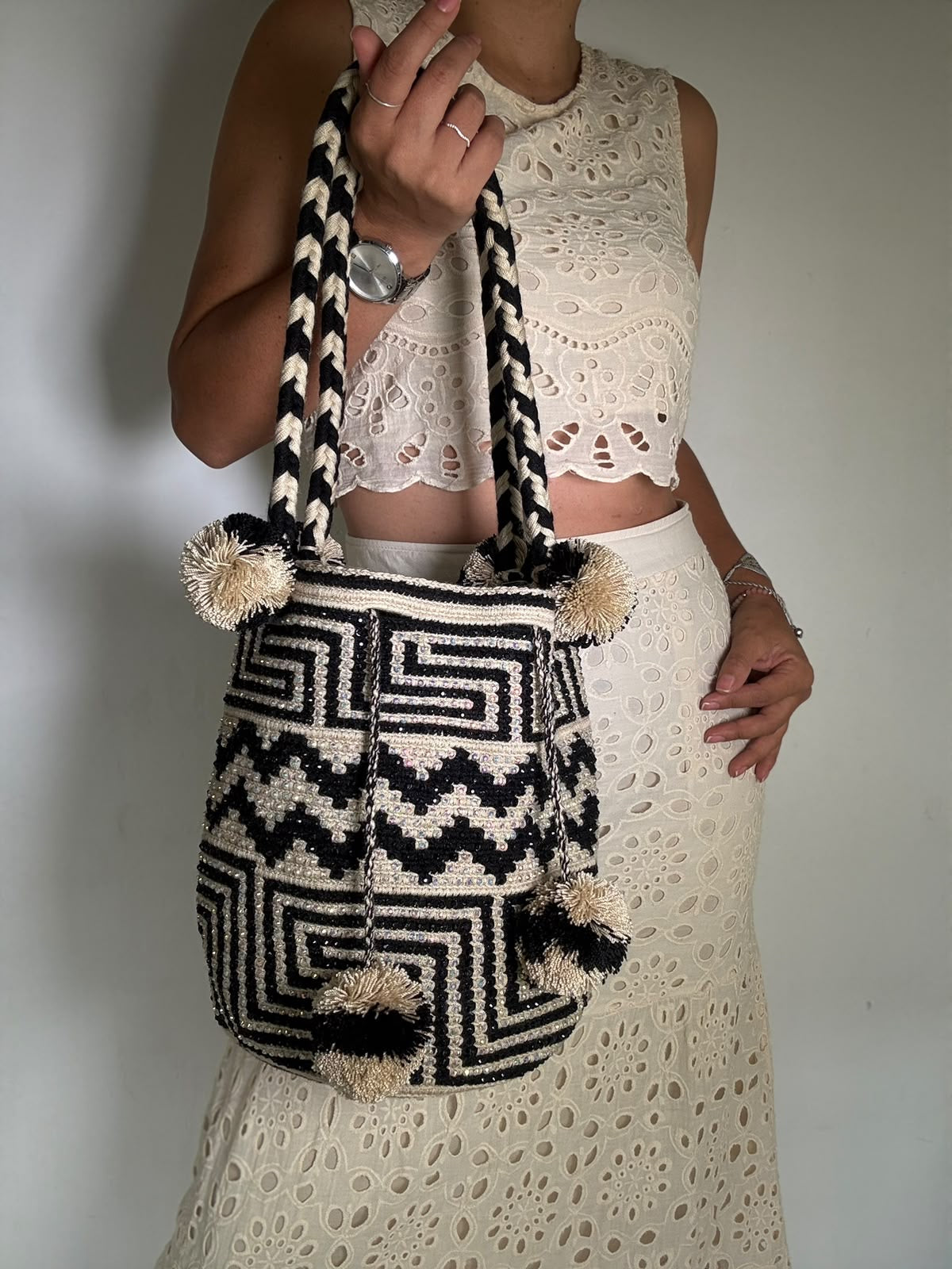 Bolso Wayuú Trenza Borla Pedrería 29 x 29