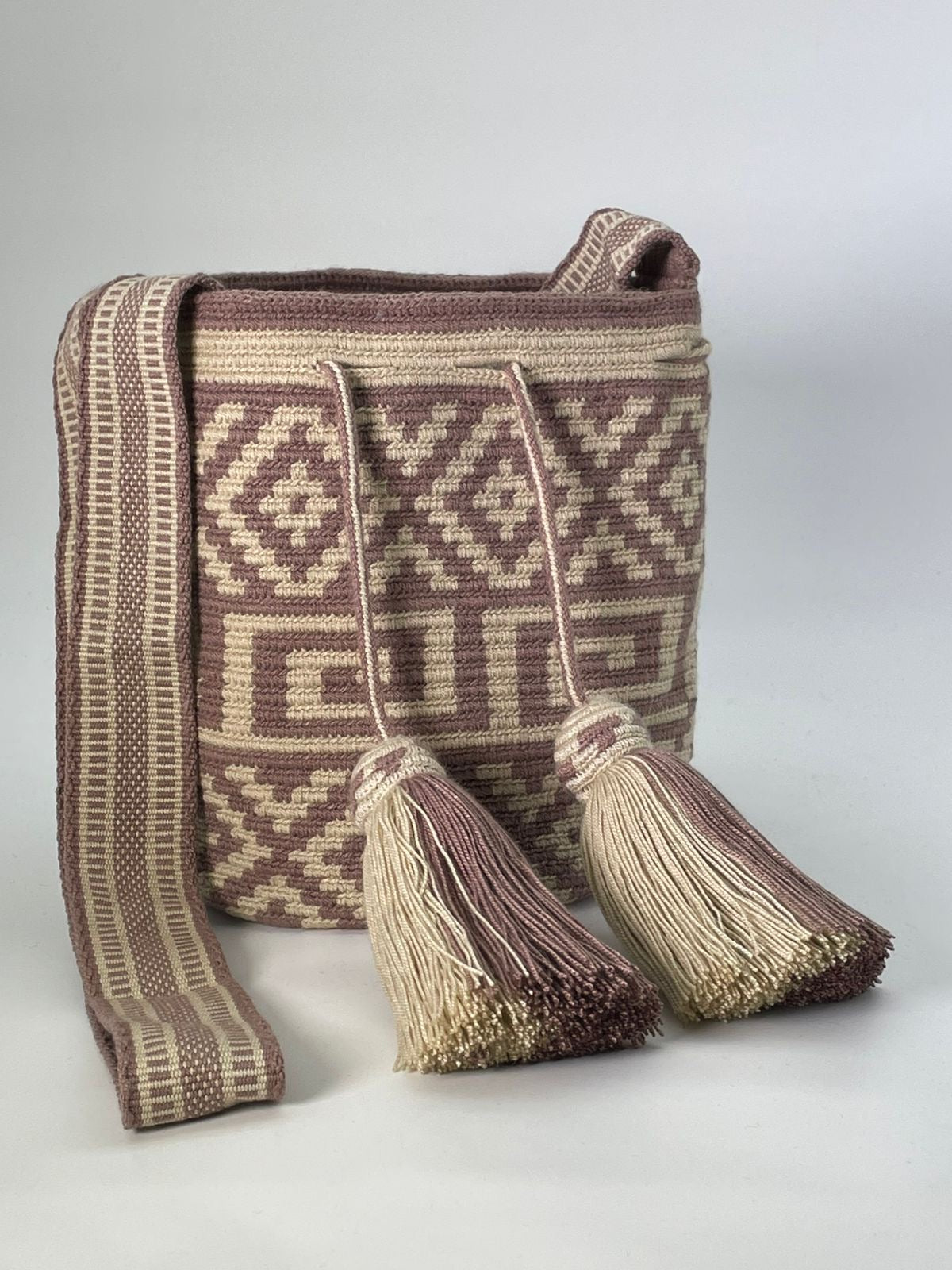 Wayuu Medium Exclusive Design 22 x 21