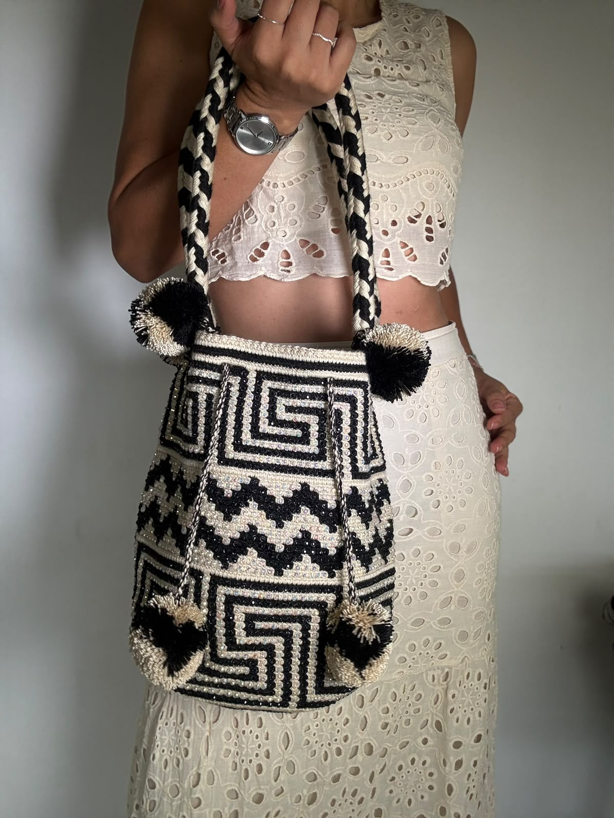 Bolso Wayuú Trenza Borla Pedrería 29 x 29