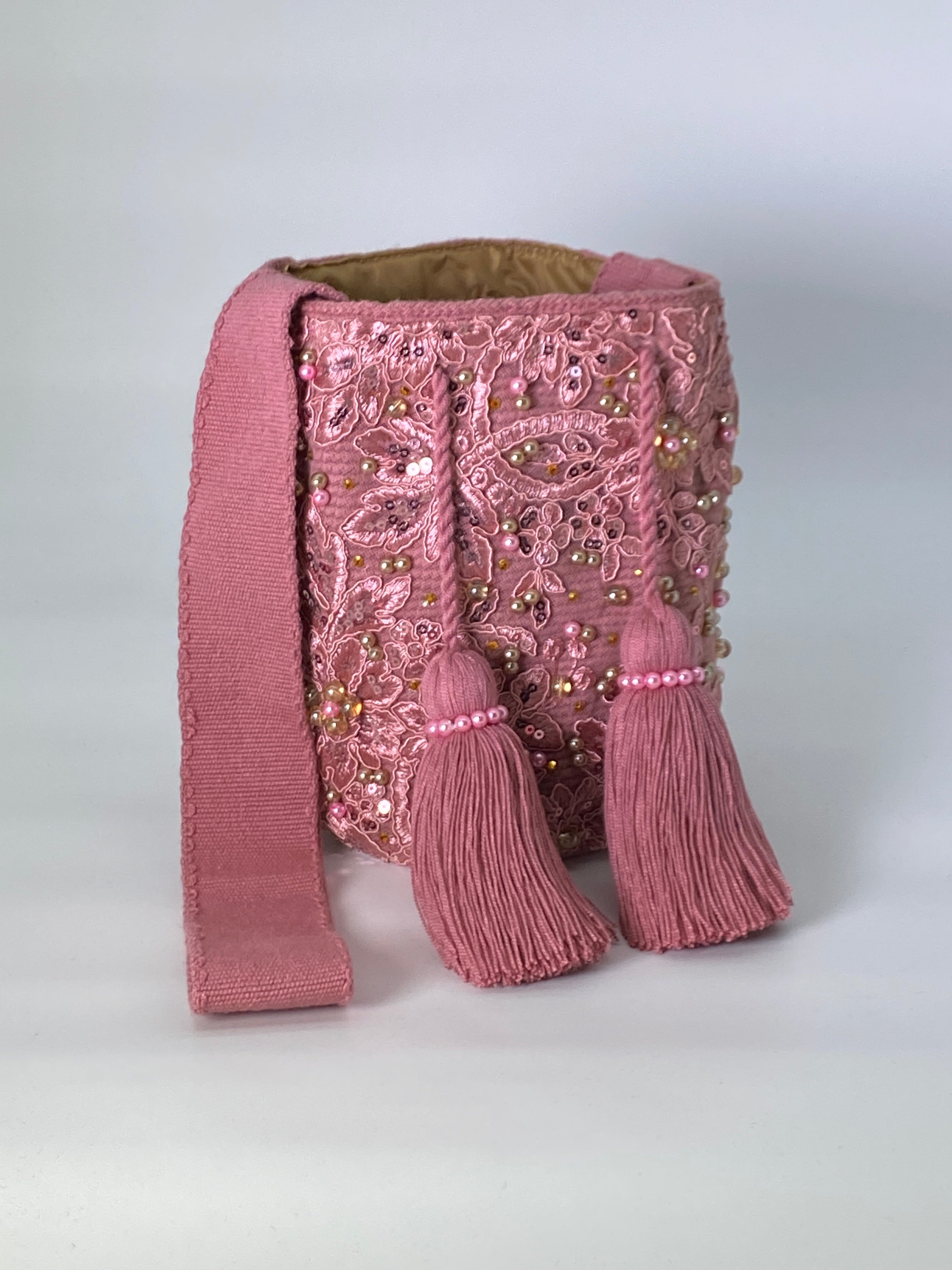 Medium Wayuu embroidery 22 x 22