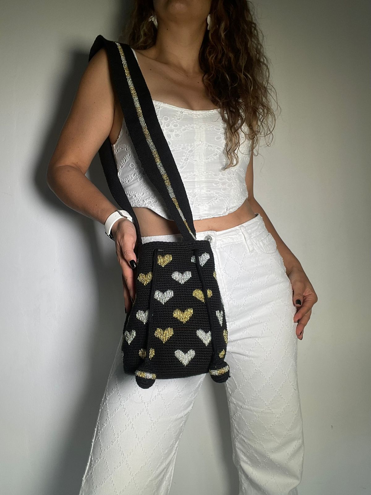 Wayuu Embroidered Hearts Medium 22 x 23