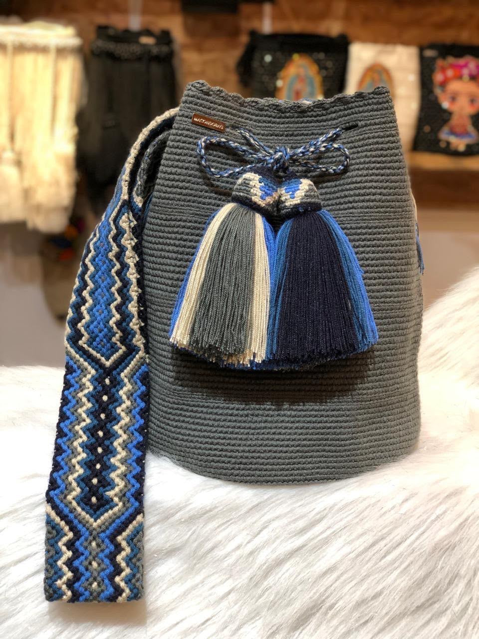 Wayuu Large Solid Color Traditional Macrame Garland 29 x 29