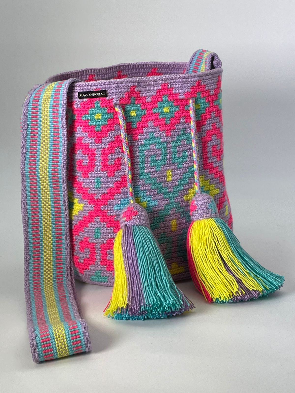 Wayuu Medium Exclusive Design 22 x 21