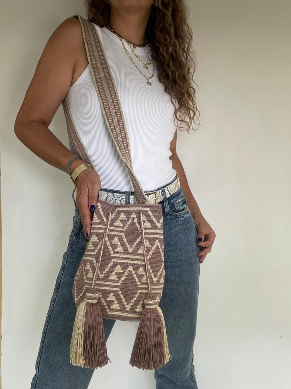 Wayuu Medium Exclusive Design 22 x 21