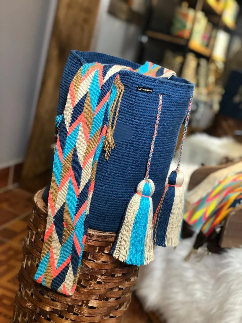 Wayuú Unicolor Grande Tradicional 29 x 29