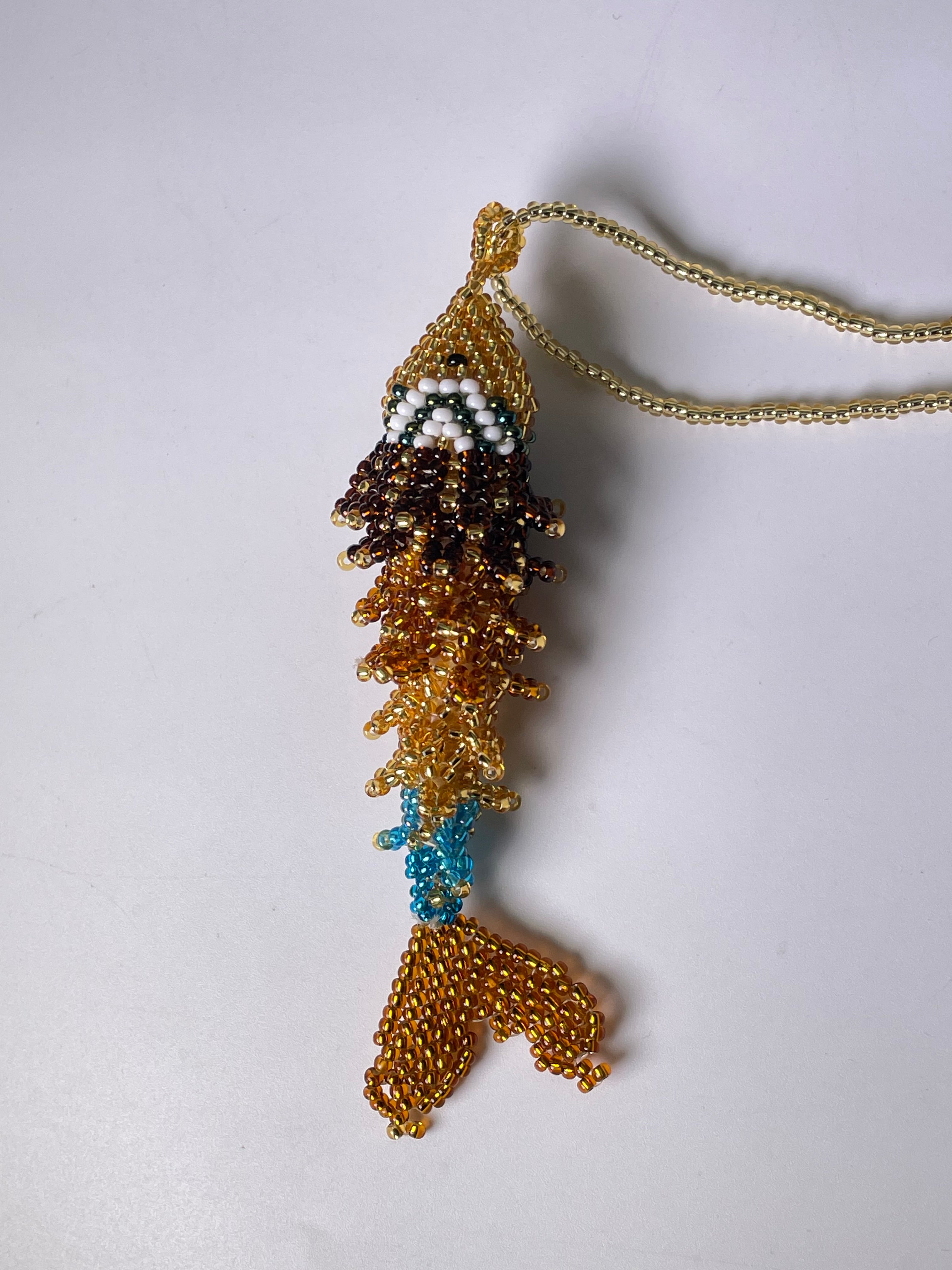 Collar Pez Macondo Mostacilla
