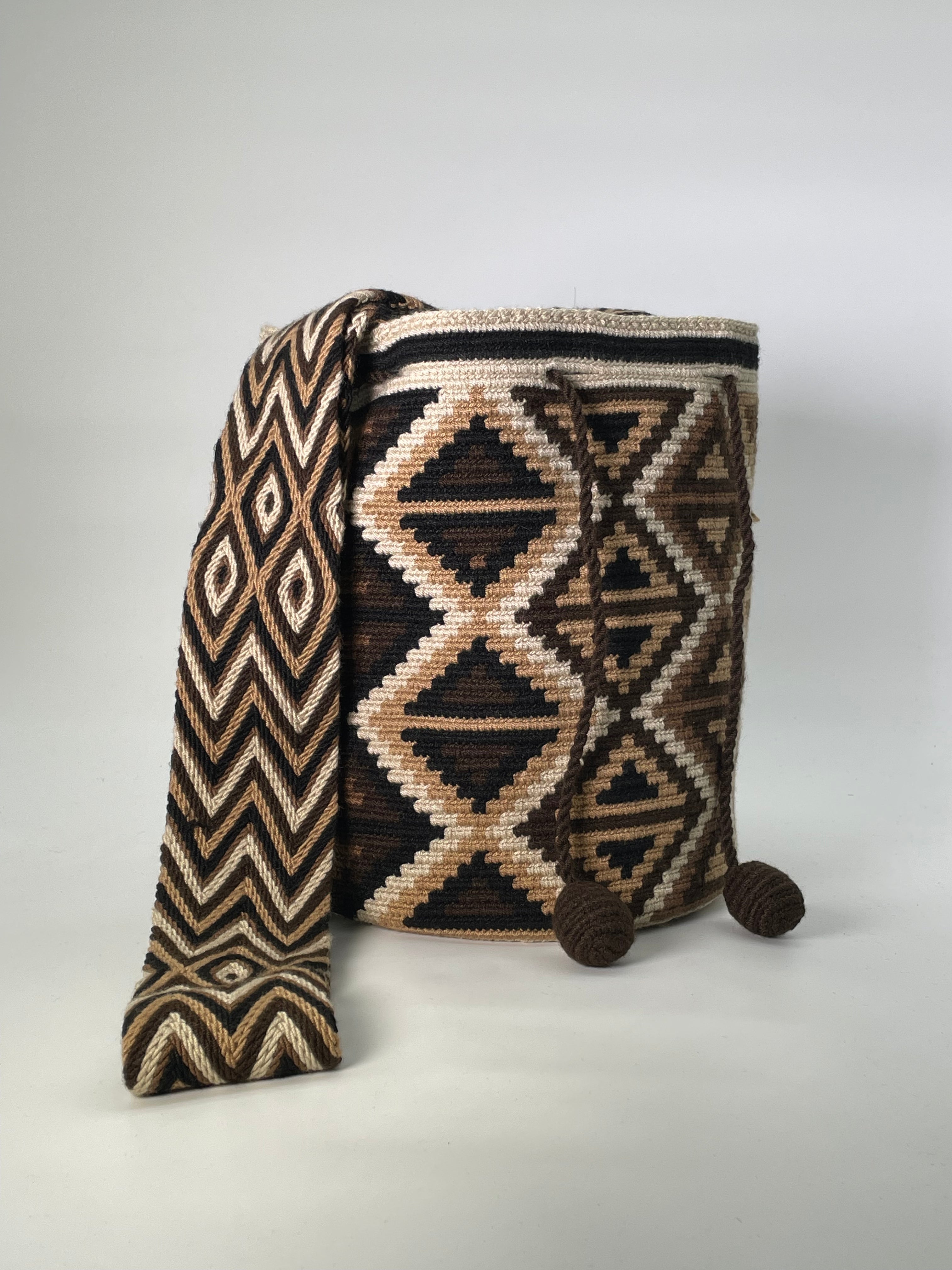 Wayuu man design 29x29