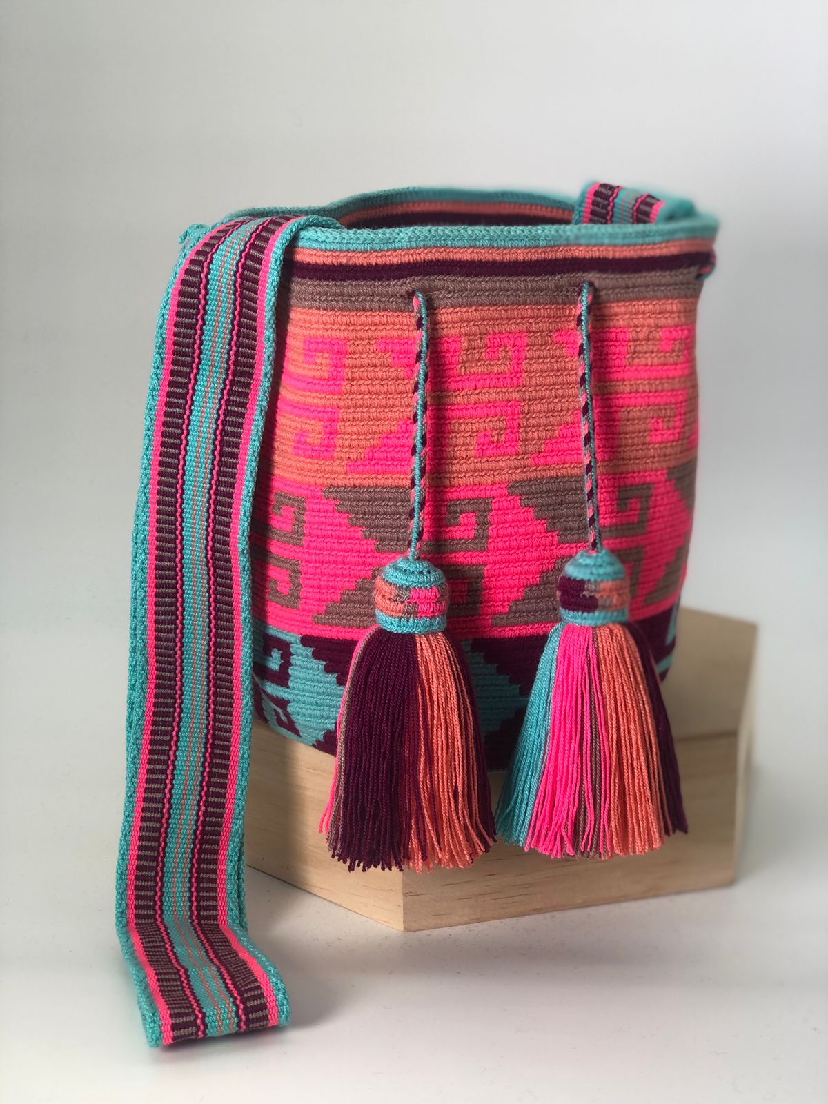 Wayuu Medium Exclusive Design 22 x 21