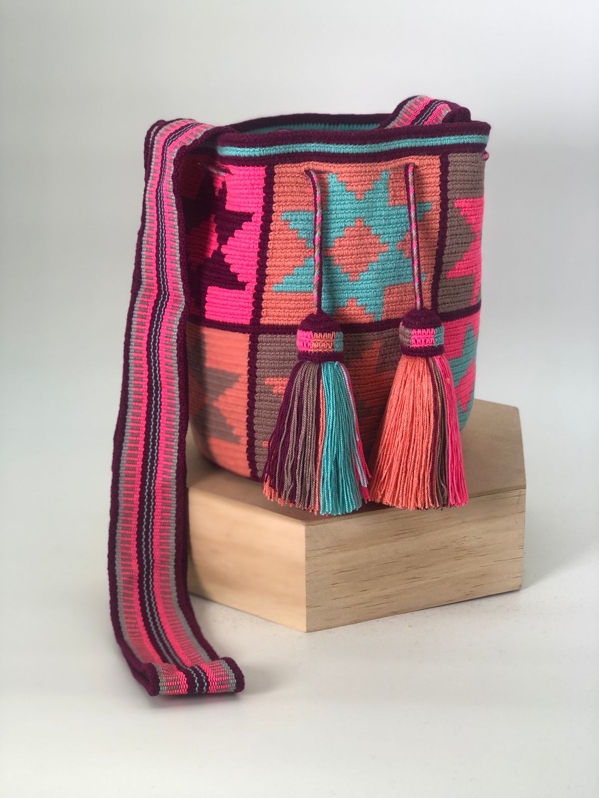 Wayuu Medium Exclusive Design 22 x 21