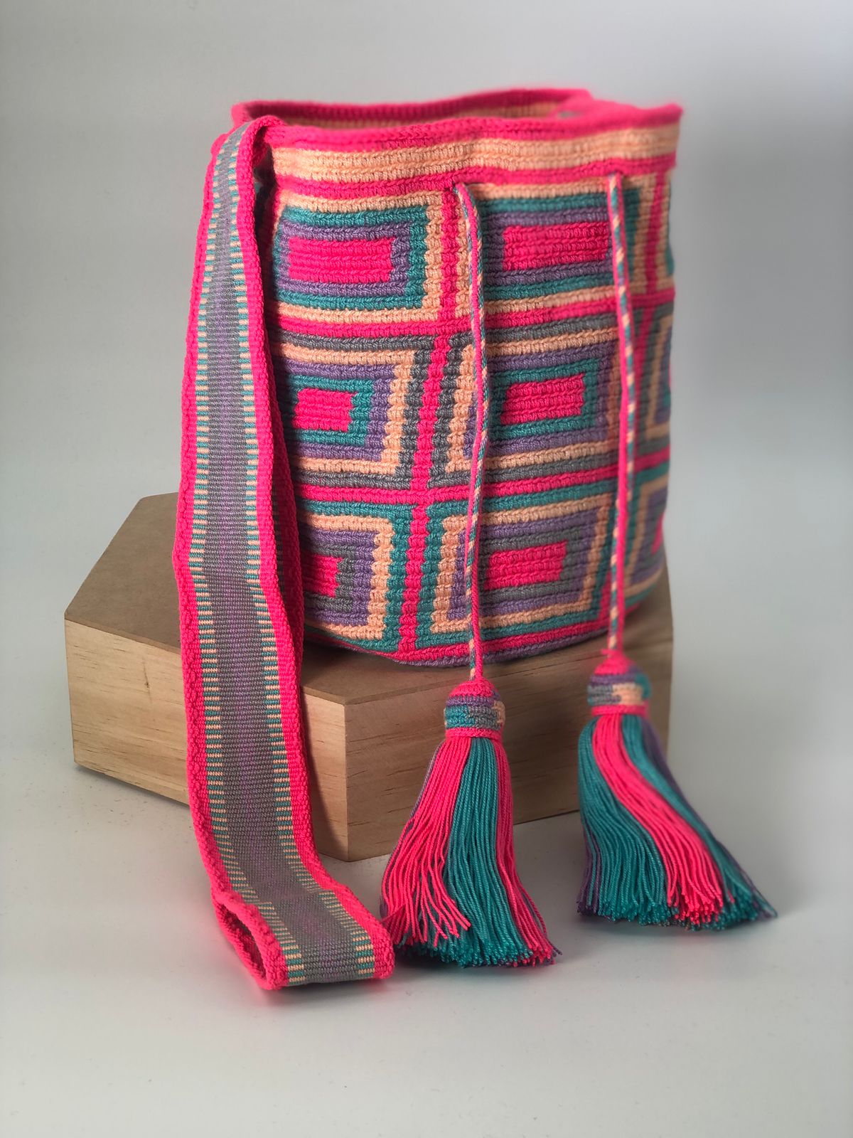 Wayuu Medium Exclusive Design 22 x 21