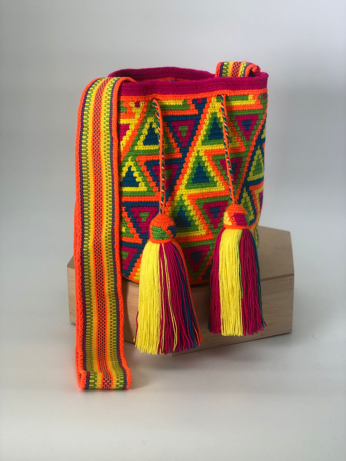 Wayuu Medium Exclusive Design 22 x 21